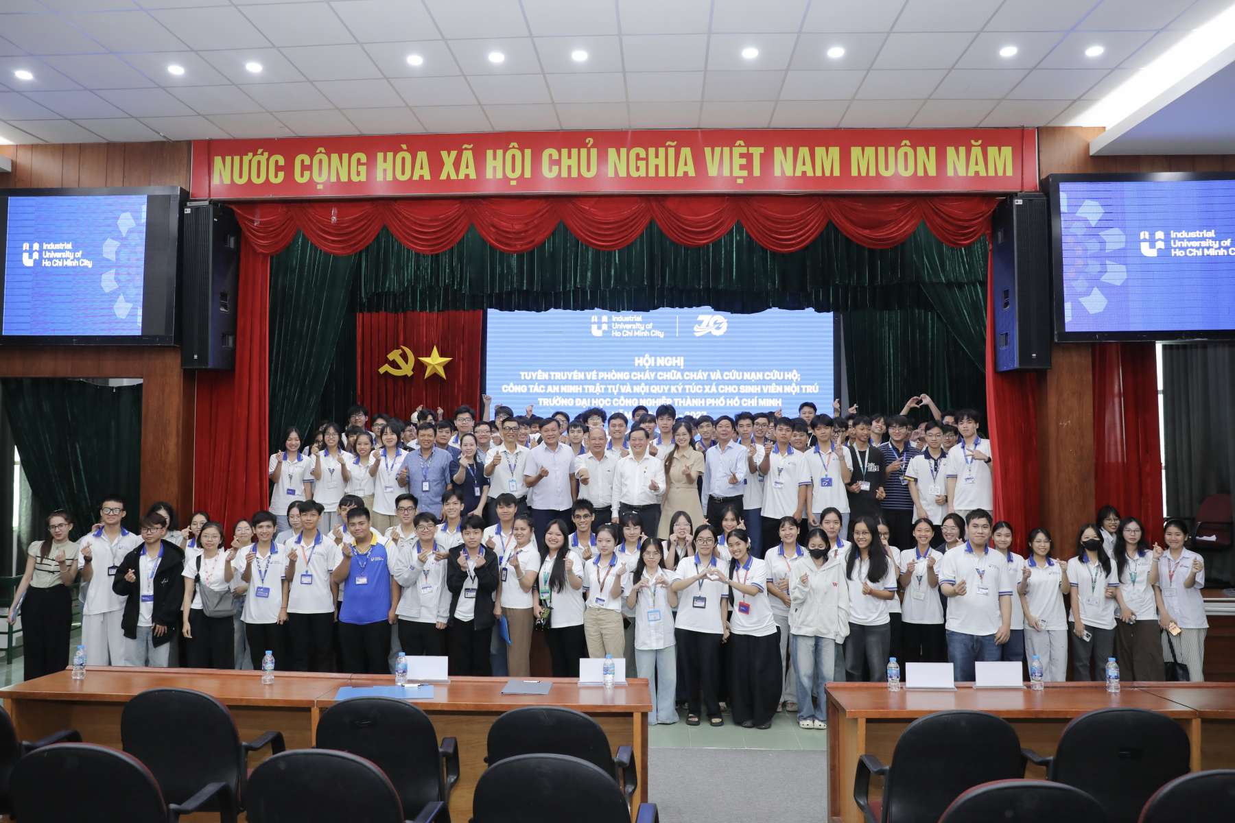 Tổ chức tuyên truyền về phòng cháy chữa cháy và cứu nạn cứu hộ; Công tác an ninh trật tự và nội quy Ký túc xá cho sinh viên nội trú.